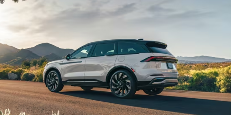 2026 Lincoln Nautilus design