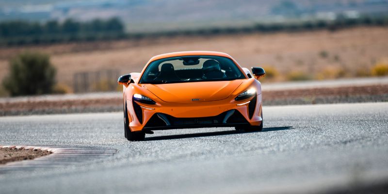  2024 McLaren Artura performance