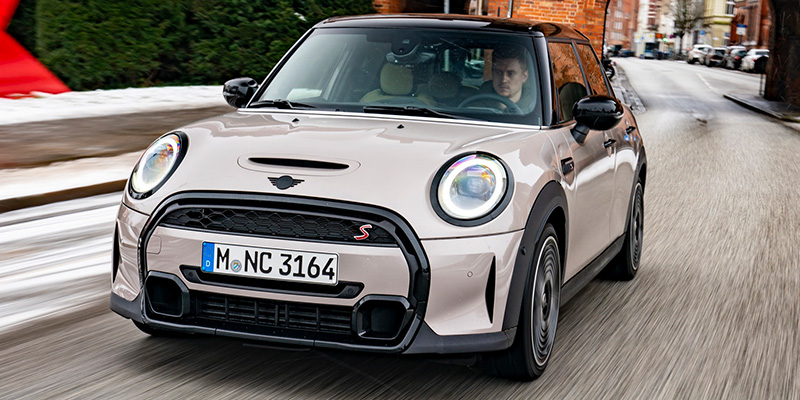 2022 MINI Hardtop 4 Door technology