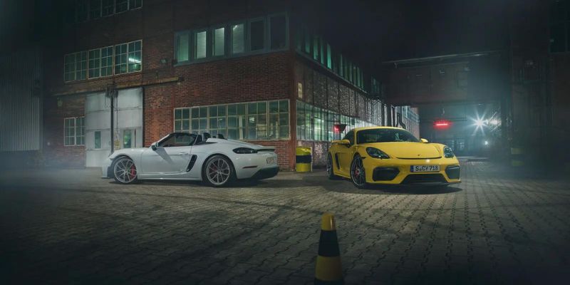  2023 Porsche 718 Cayman GT4 performance