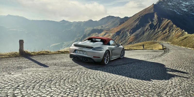 2023 Porsche 718 Spyder technology