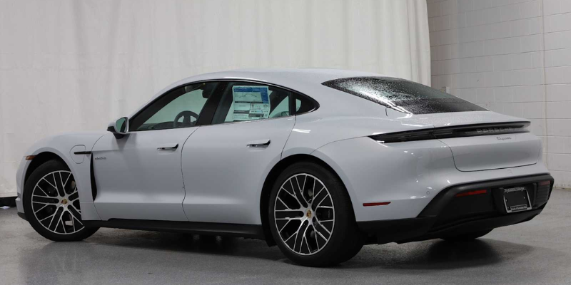 2025 Porsche Taycan design