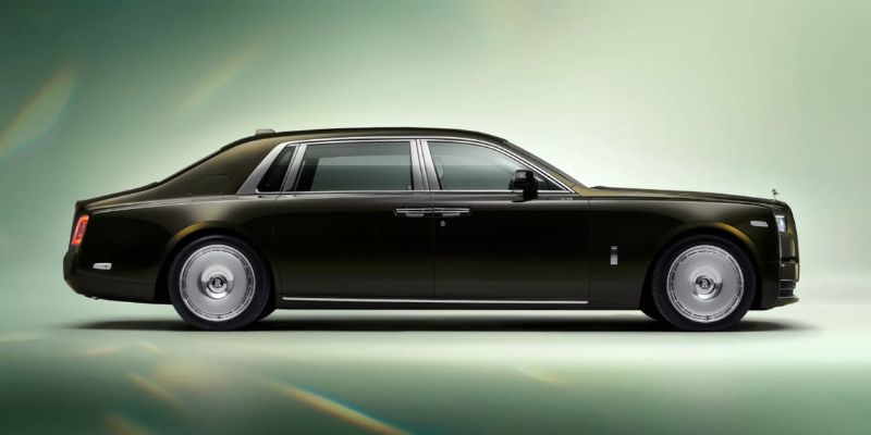 2024 Rolls-Royce Ghost Extended technology