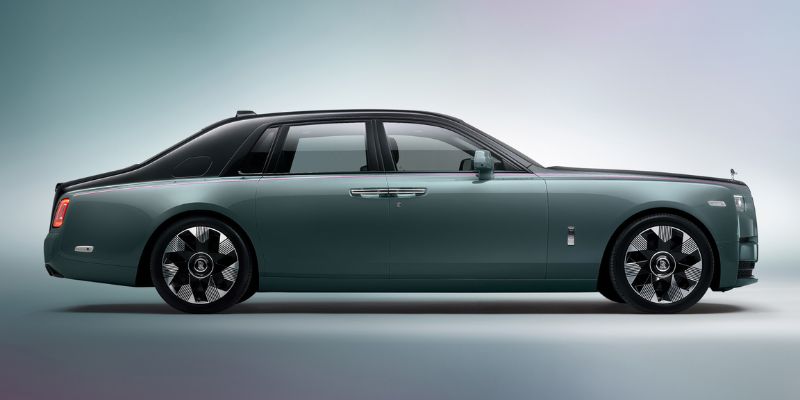 2025 Rolls-Royce Ghost Extended Series II technology