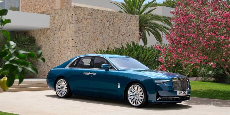 2025 Rolls-Royce Ghost Series II technology