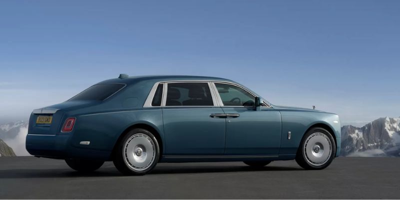  2026 Rolls-Royce Phantom Extended performance