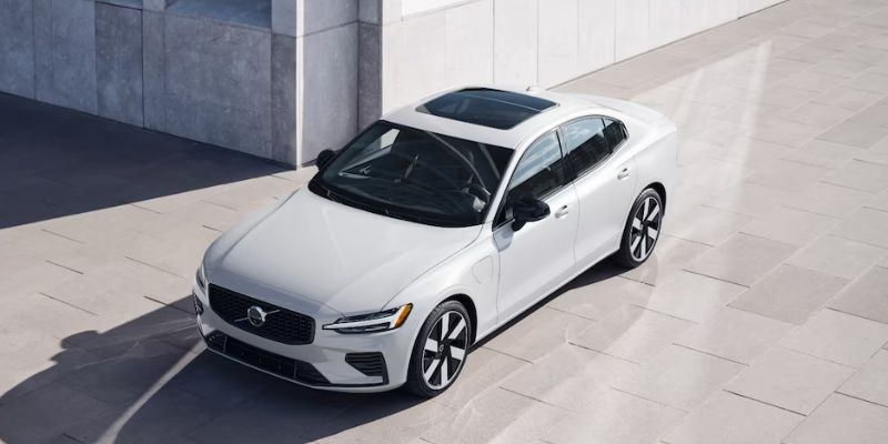  2025 Volvo S60 plug-in hybrid performance